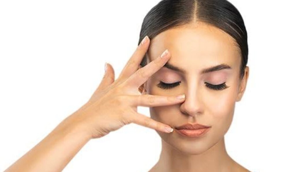 Remove Fake Eyelashes Safely