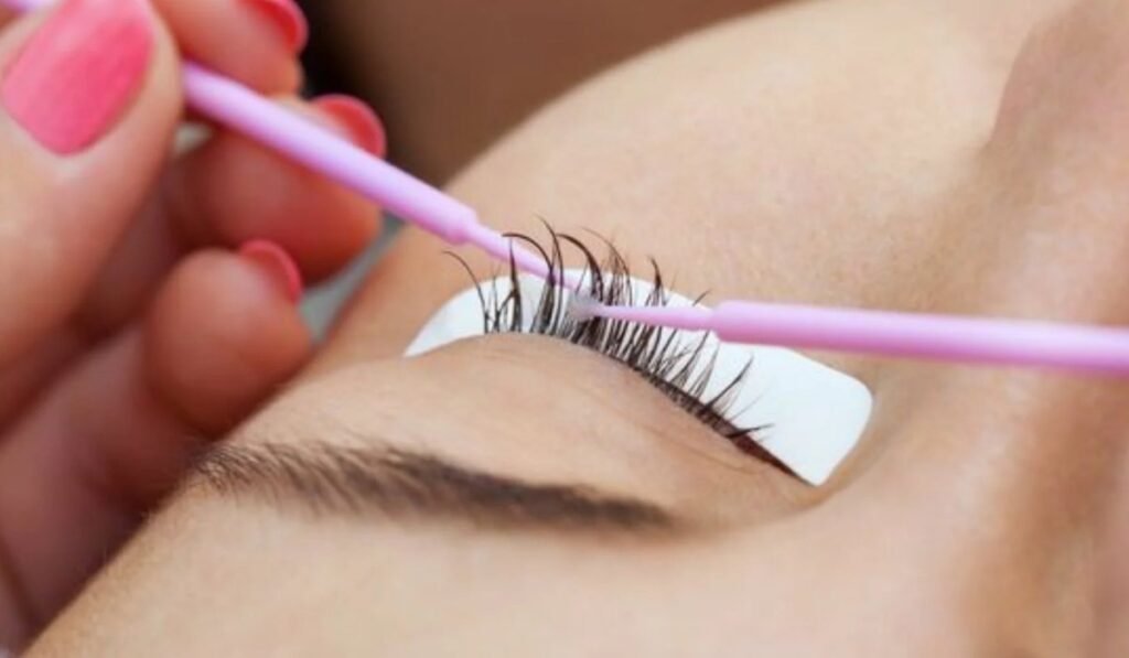 Remove Fake Eyelashes Safely
